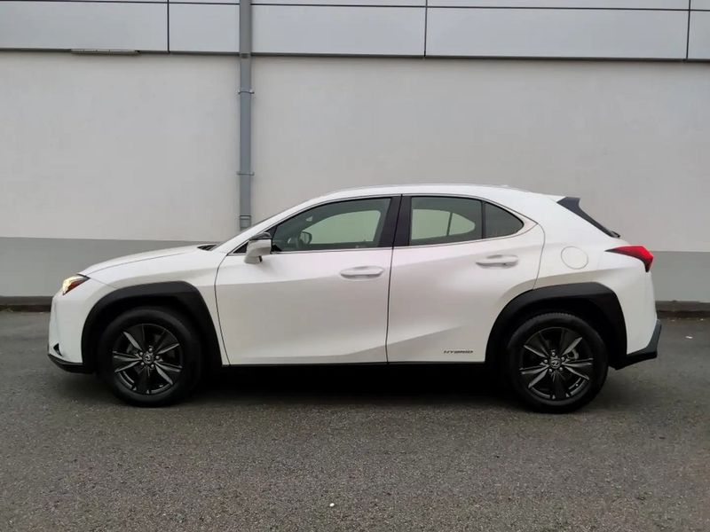 Lexus UX • 2020 • 66,000 km 3