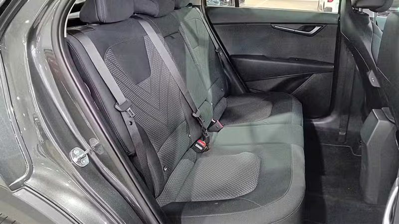 Kia Niro • 2025 • 469 km 7