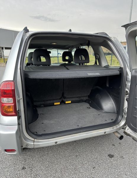 Toyota RAV4 • 2003 • 200,000 km 4