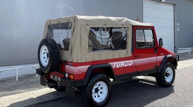 Sinotruk Howo T7H 6x4 • 1990 • 61,000 km 5