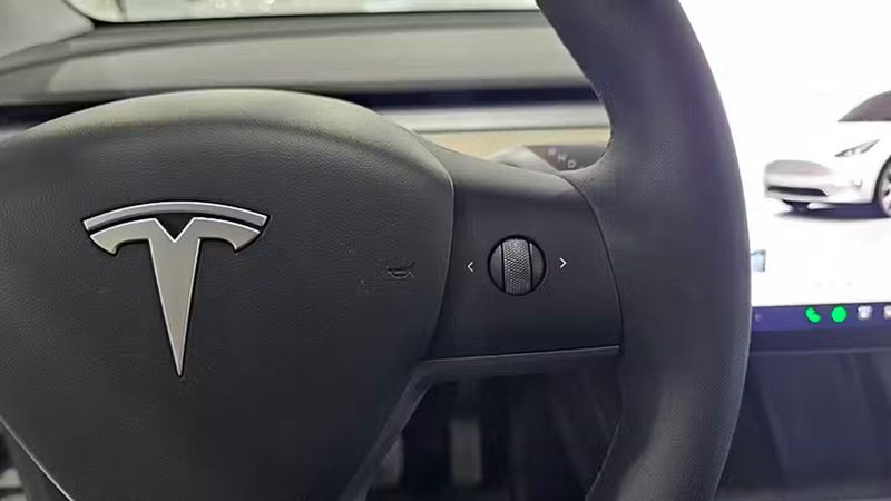 Tesla Model Y • 2024 • 7,925 km 21