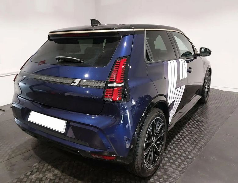 Renault 10 • 2024 • 1,222 km 10