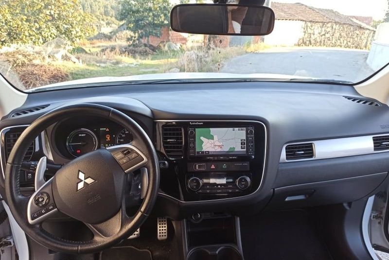 Mitsubishi Outlander • 2015 • 194,000 km 2
