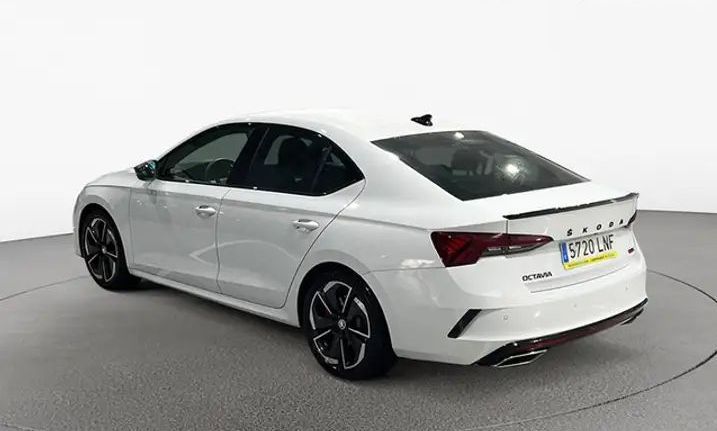 Škoda Octavia • 2021 • 28,000 km 11