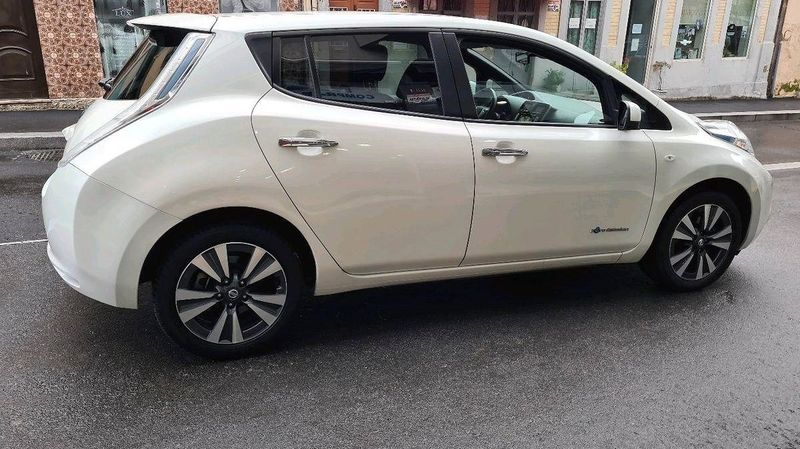Nissan Leaf • 2016 • 90,000 km 3