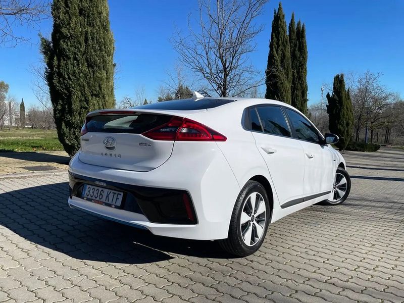 Hyundai Ioniq Hybrid • 2019 • 170,000 km 3