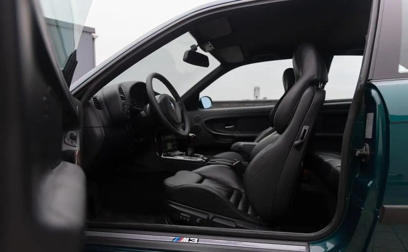 BMW M3 • 1998 • 86,000 km 2