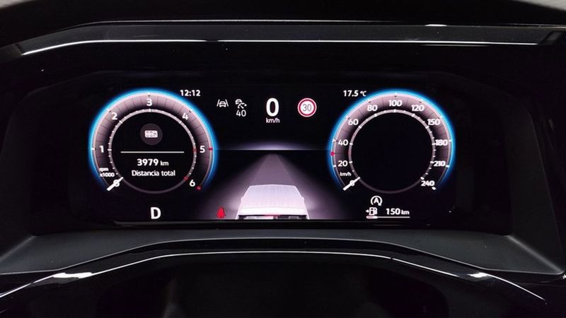 Volkswagen Multivan • 2024 • 3,979 km 35