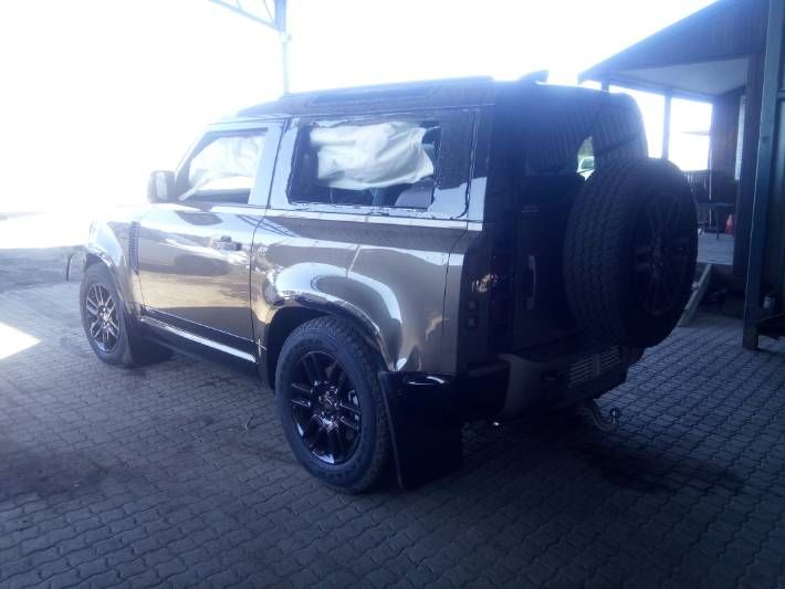 Land Rover Defender • 2021 • 75,225 km 5