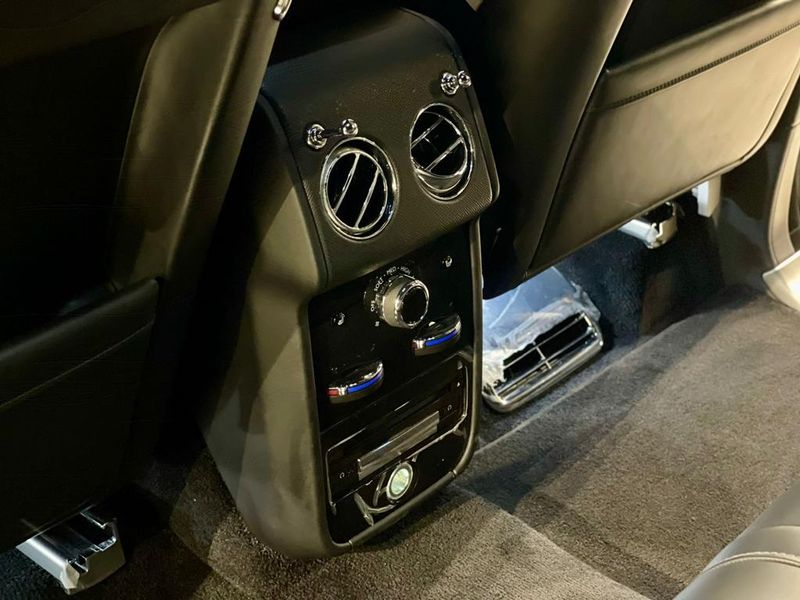 Rolls-Royce Cullinan • 2021 • 48,600 km 17