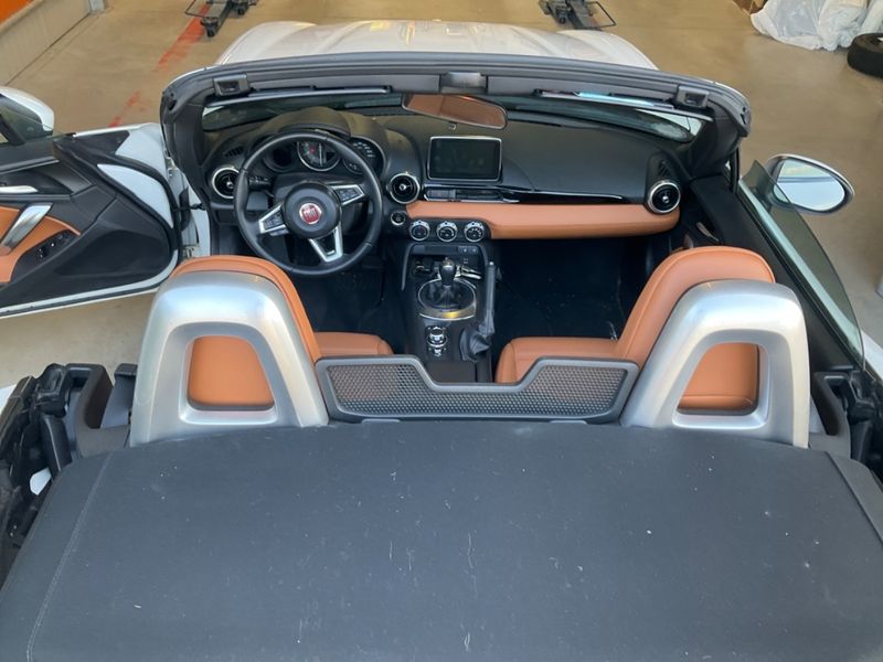 Fiat 124 Spider • 2017 • 53,000 km 3