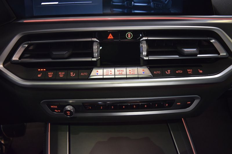 BMW X5 • 2022 • 38,900 km 12