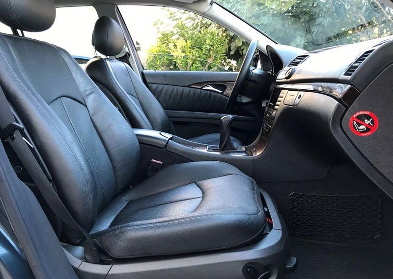 Mercedes-Benz 210 kombi • 2003 • 250,000 km 4