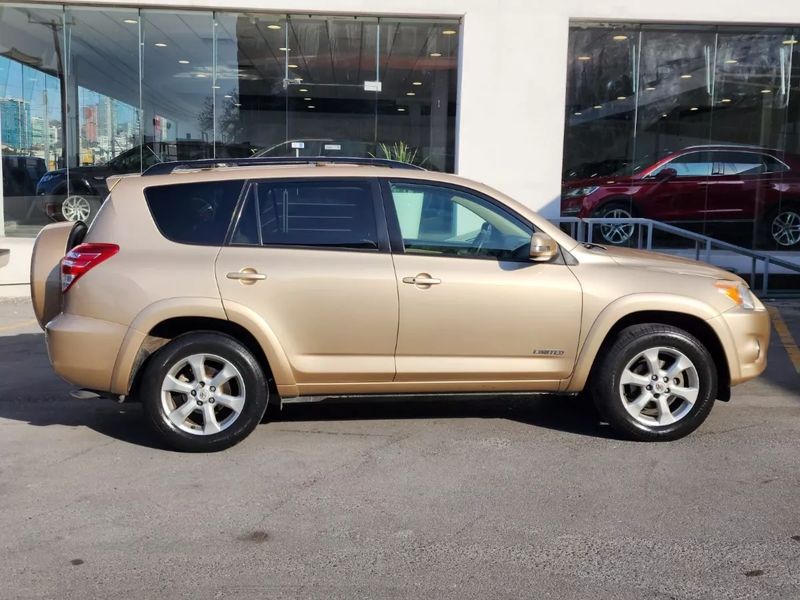 Toyota RAV4 • 2015 • 50,000 km 4