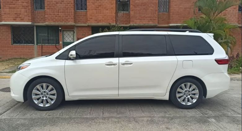 Toyota Sienna • 2015 • 100,000 km 3