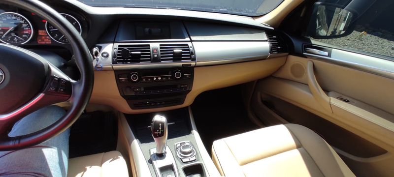 BMW X5 • 2013 • 112,000 km 6