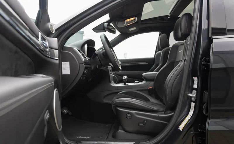 Jeep Grand Cherokee • 2014 • 101,000 km 10