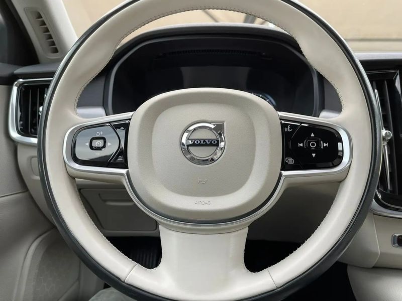 Volvo V90 • 2016 • 178,000 km 14