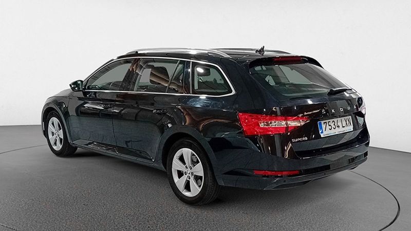 Škoda Superb • 2022 • 19,247 km 5