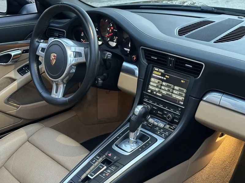 Porsche 911 • 2015 • 133,000 km 5