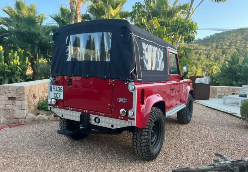 Land Rover Defender • 2002 • 23,000 km 3
