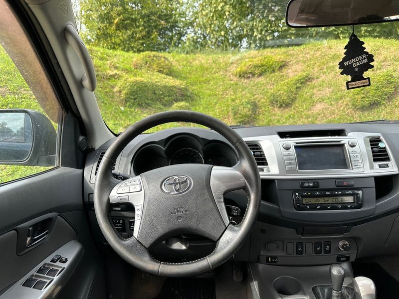 Toyota Hilux • 2012 • 117,471 km 2