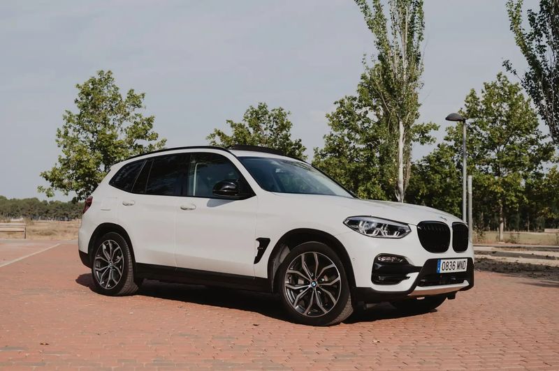 BMW X3 • 2021 • 105,000 km 1