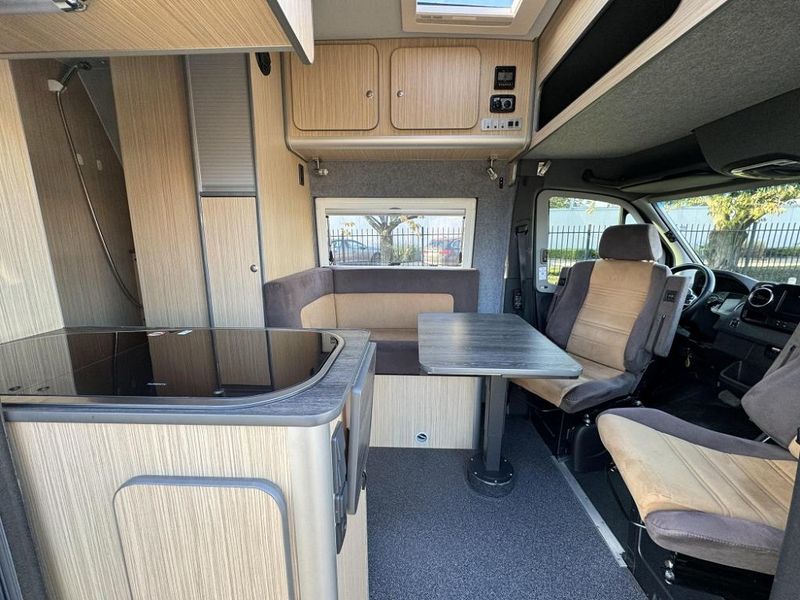Mercedes-Benz Sprinter • 2020 • 46,000 km 10
