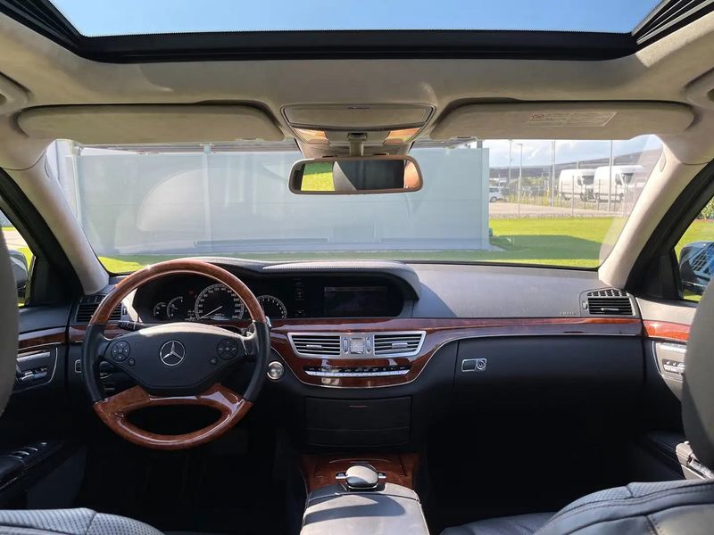 Mercedes-Benz S-Class • 2011 • 149,000 km 12