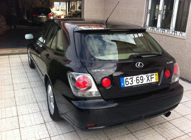 Lexus IS 200 • 2004 • 167,000 km 2