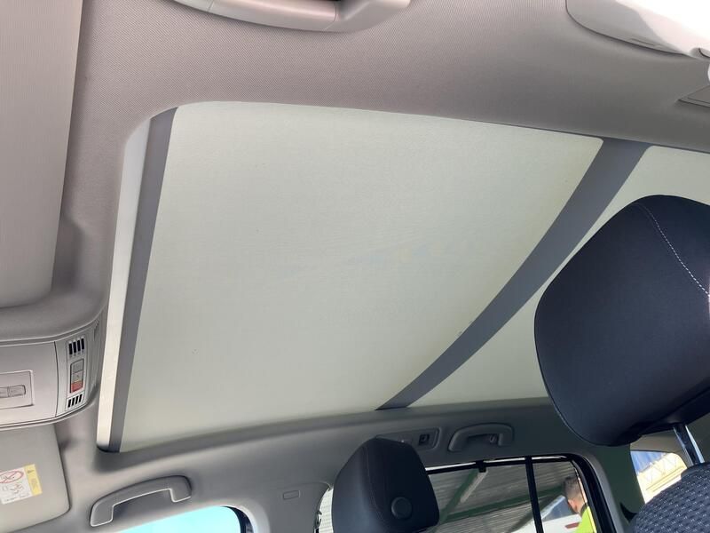 Volkswagen Touran • 2023 • 24,155 km 13