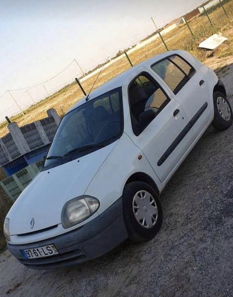 Renault Clio • 1998 • 250,000 km 1