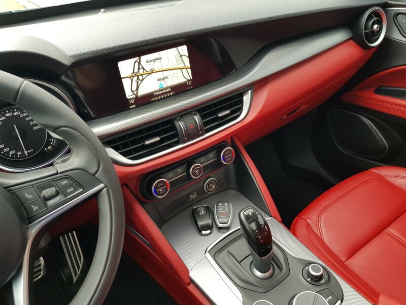 Alfa Romeo Stelvio • 2018 • 27,000 km 17