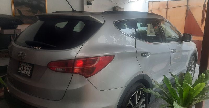 Hyundai Santa Fe • 2013 • 108,000 km 4