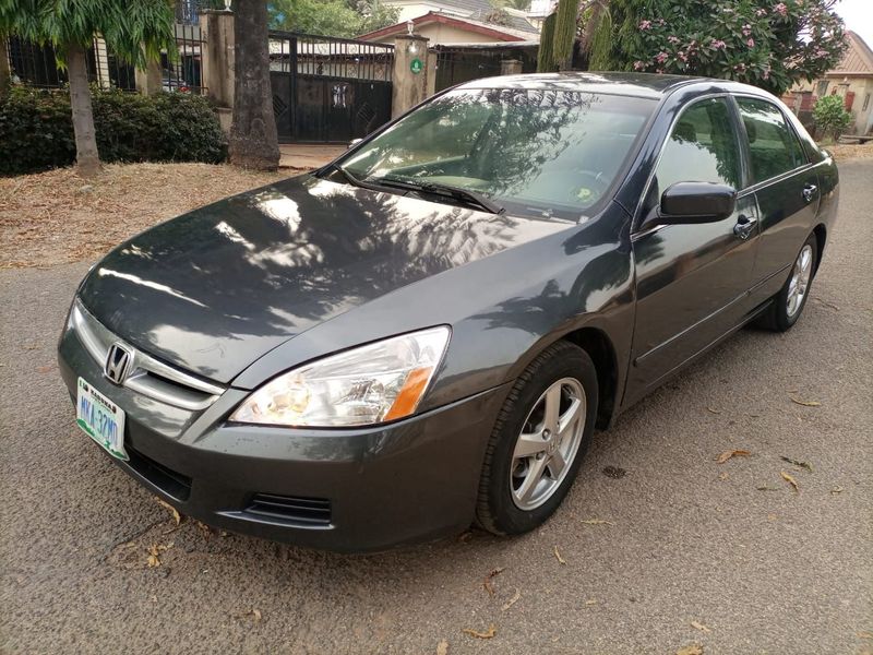 Honda Accord • 2006 • 111,111 km 2