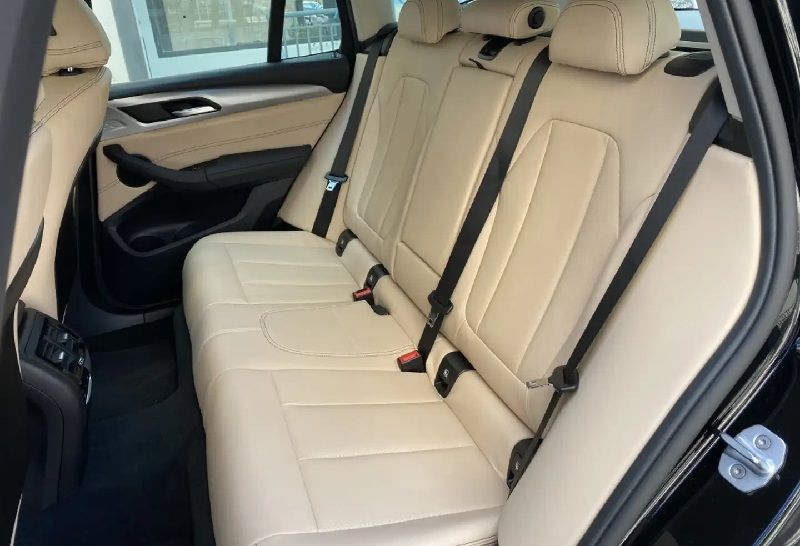 BMW X3 • 2018 • 45,900 km 7