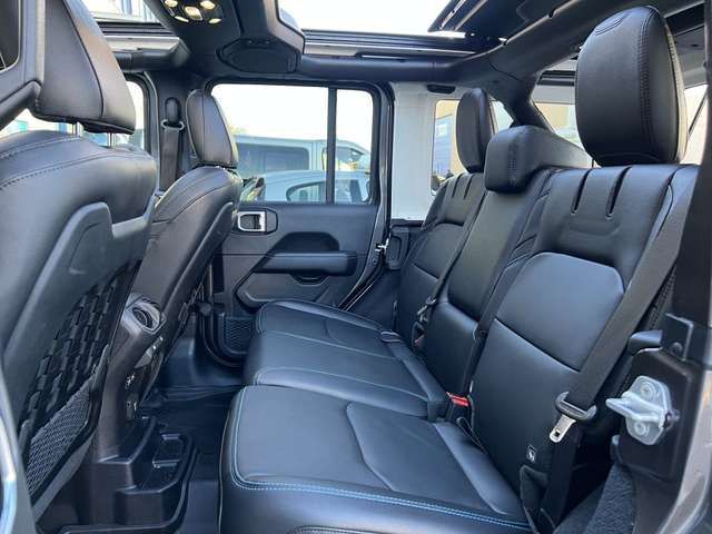 Jeep Wrangler • 2021 • 76,000 km 7