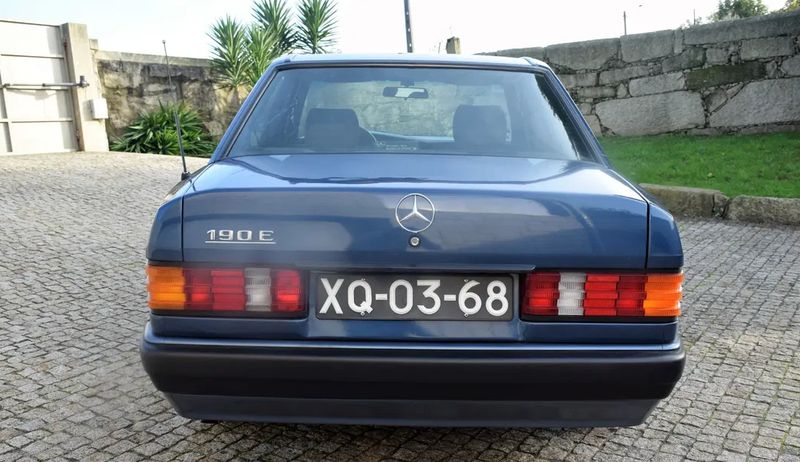 Mercedes-Benz 190 E • 1991 • 65,110 km 1