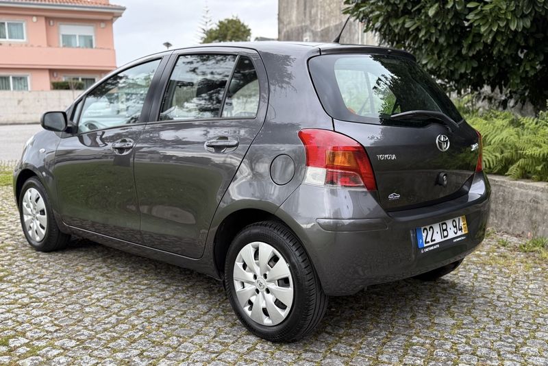 Toyota Yaris • 2009 • 99,750 km 2