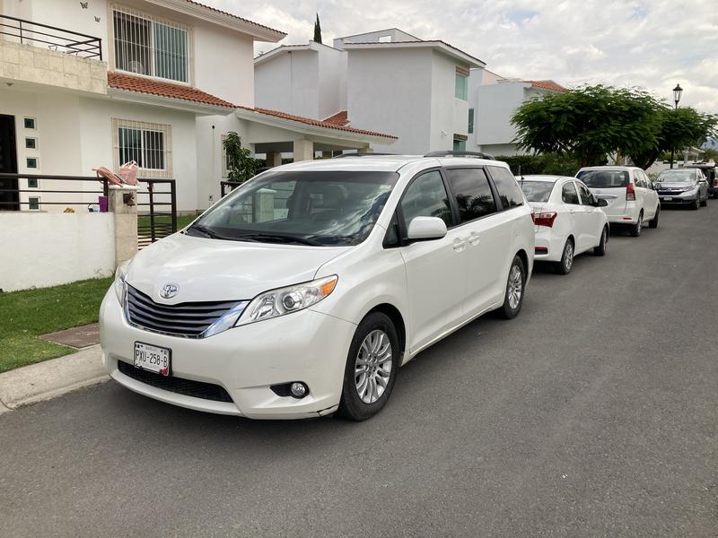 Toyota Sienna • 2015 • 65,000 km 1