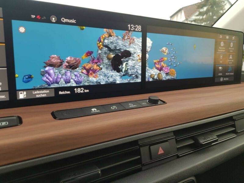 Hyundai Entourage • 2020 • 20,500 km 10