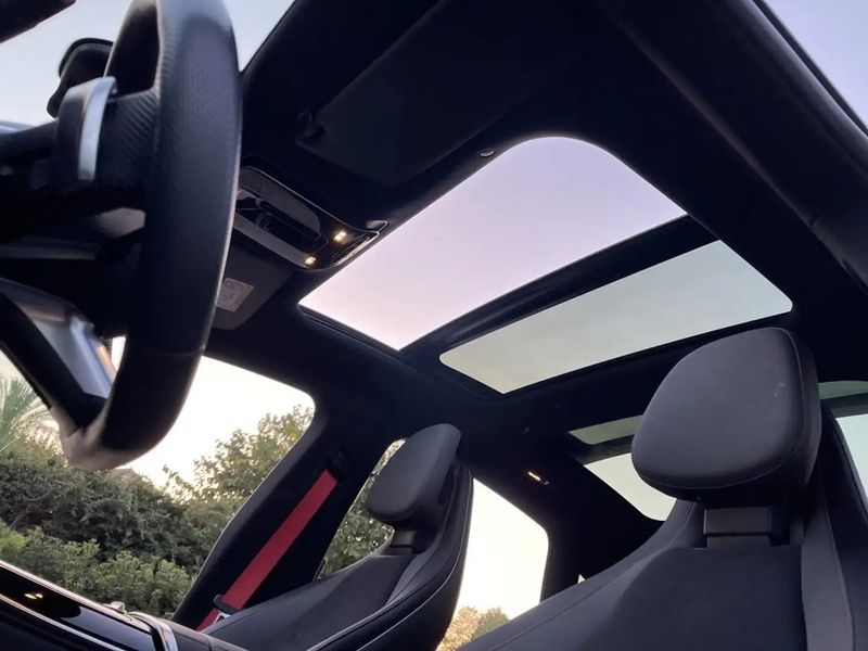 Mercedes-Benz E-Class • 2023 • 33,580 km 8