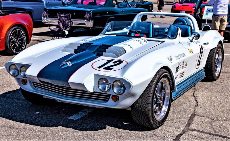 Chevrolet Corvette • 1964 • 22,000 km 8