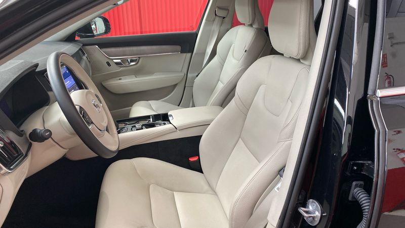 Volvo S90 • 2023 • 32,000 km 4