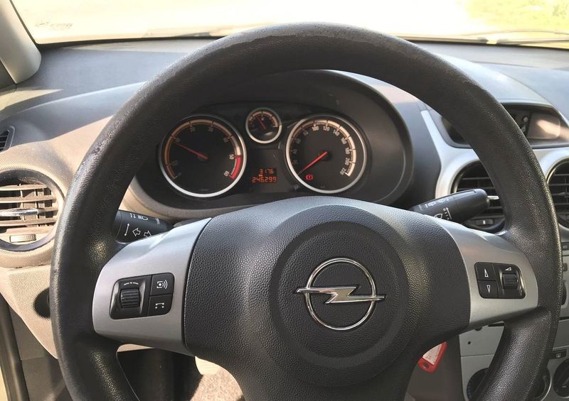 Opel Corsa • 2011 • 200,000 km 6