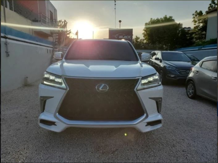 Lexus LX • 2018 • 60,000 km 1