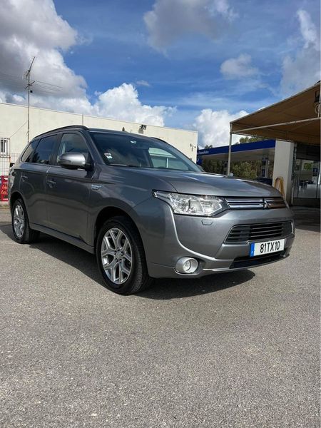 Mitsubishi Outlander • 2014 • 185,000 km 12