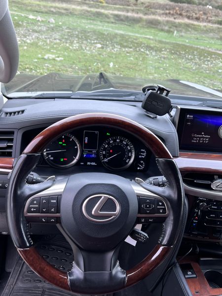 Lexus LX • 2019 • 37,000 km 8
