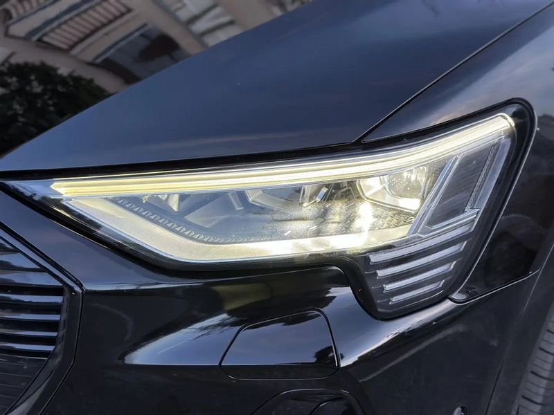 Audi e-tron • 2020 • 80,400 km 3