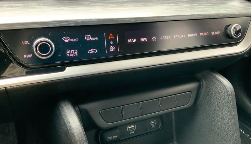 Kia Sportage • 2023 • 37,500 km 12